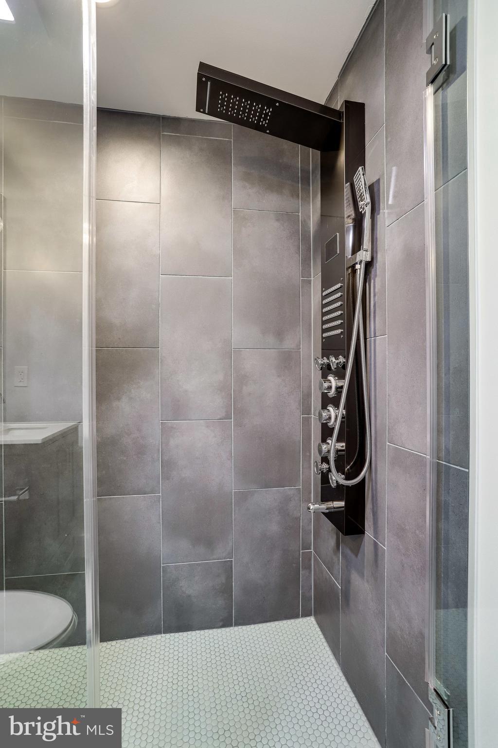 MADISON MANOR - Residential