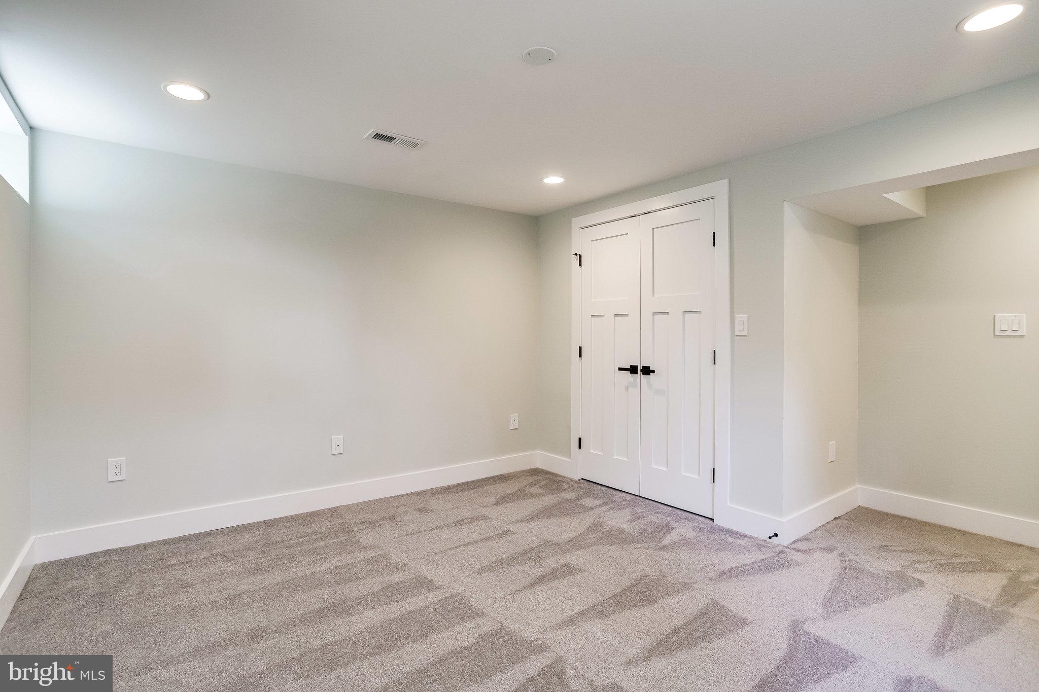 MADISON MANOR - Residential