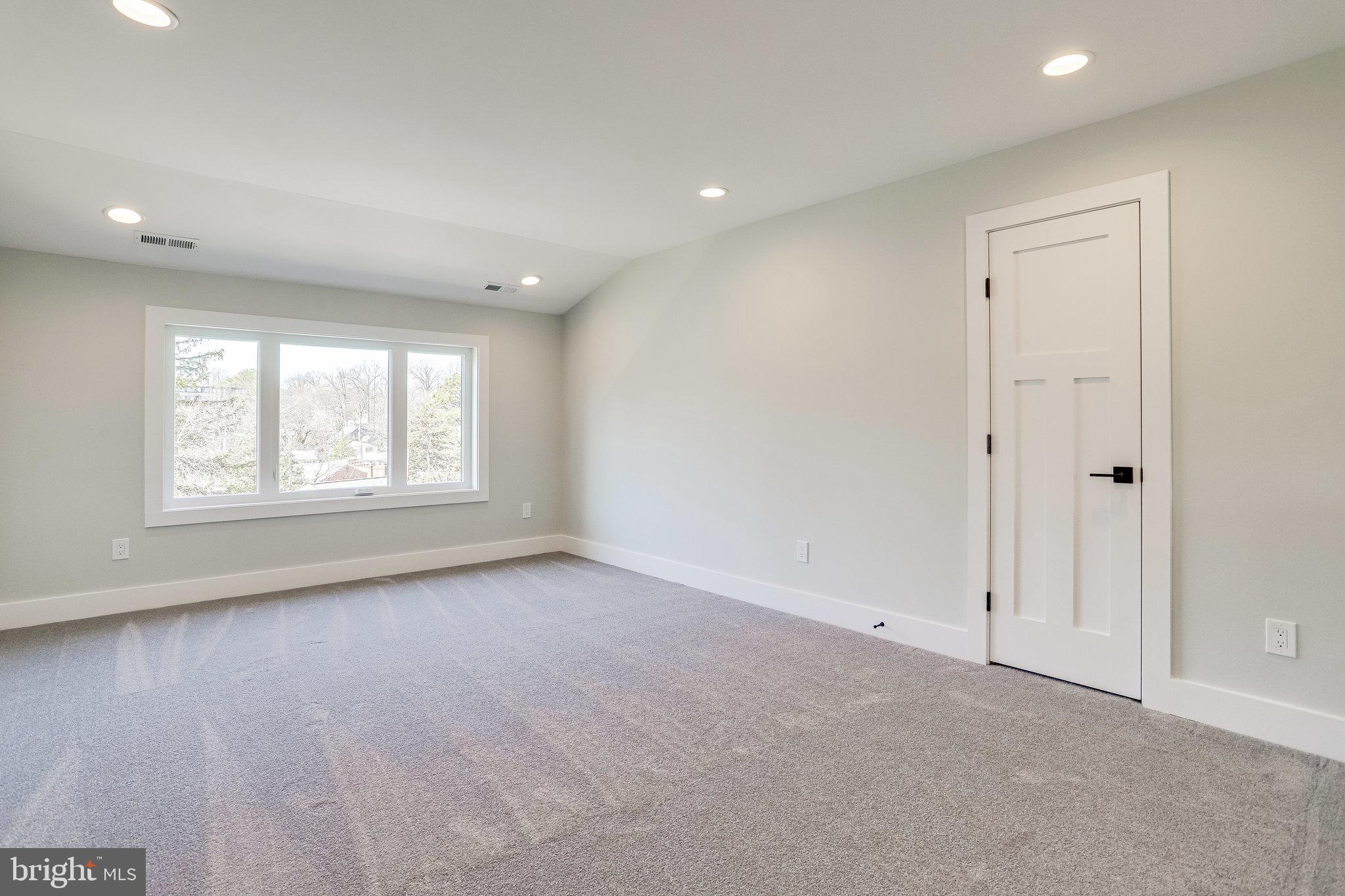 MADISON MANOR - Residential