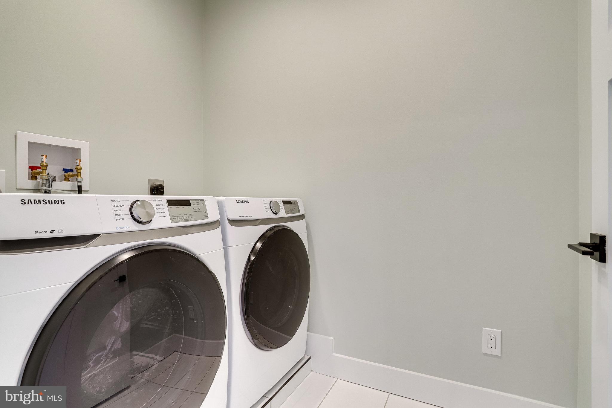 MADISON MANOR - Residential