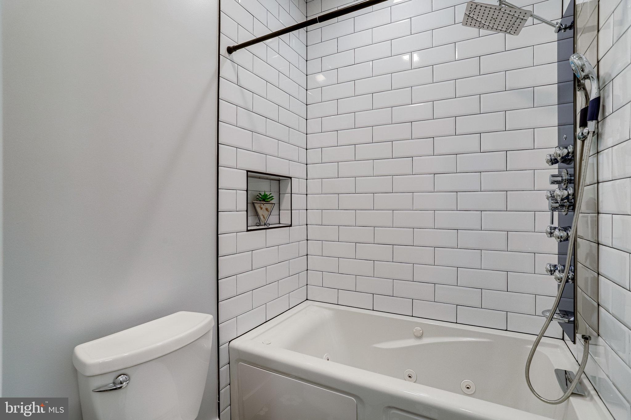 MADISON MANOR - Residential