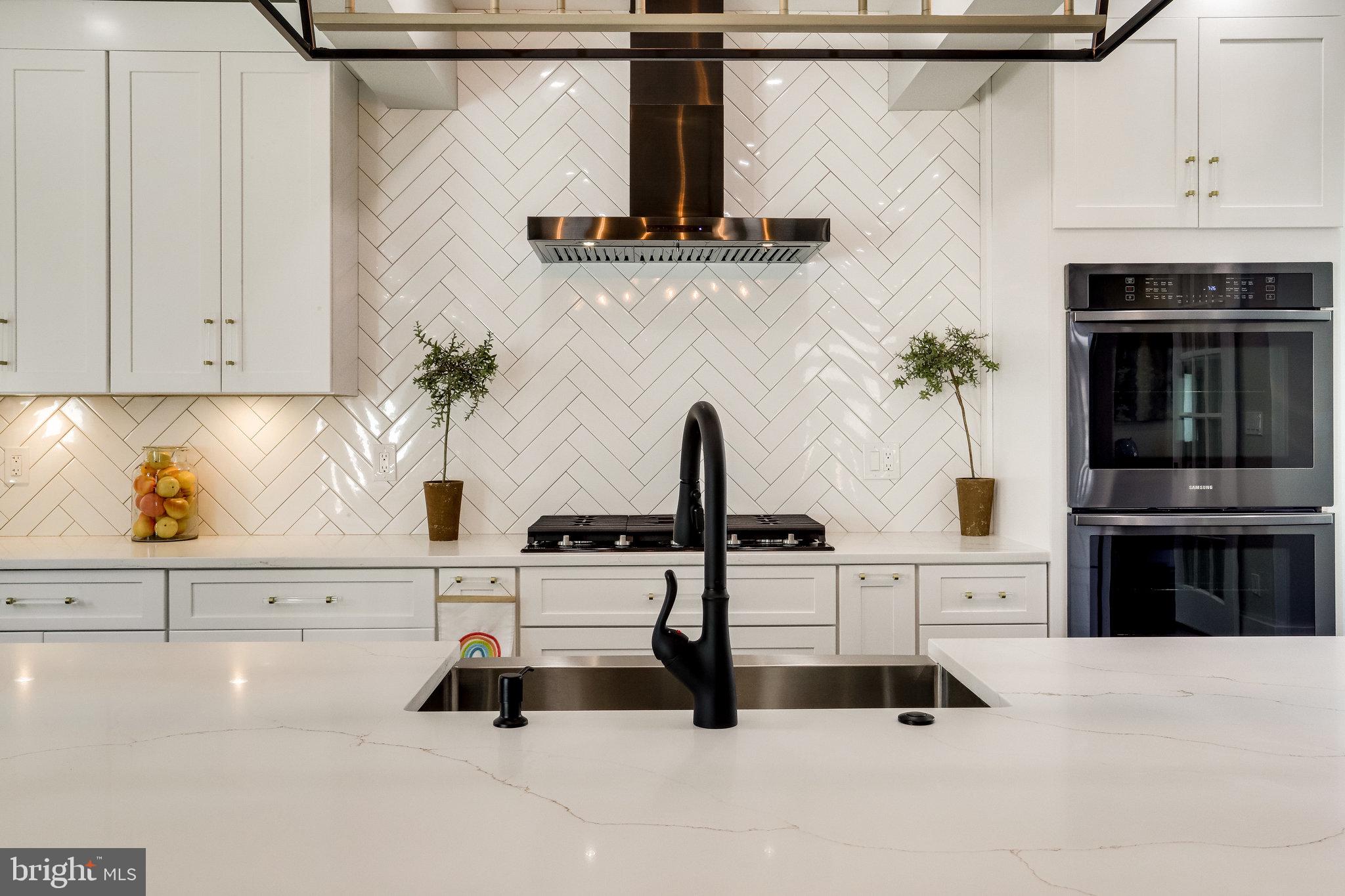 MADISON MANOR - Residential