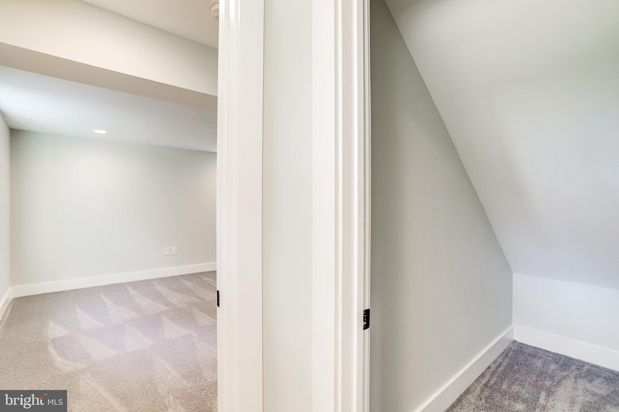 MADISON MANOR - Residential