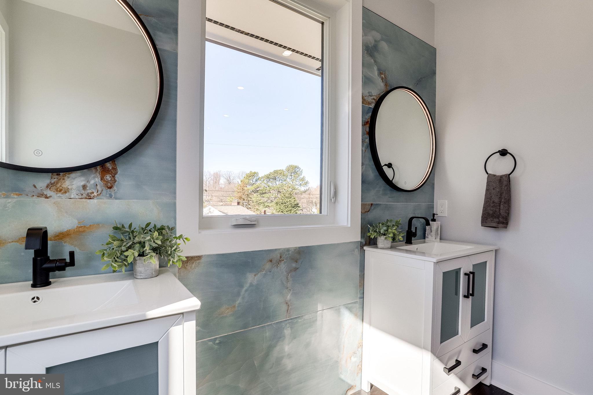 MADISON MANOR - Residential