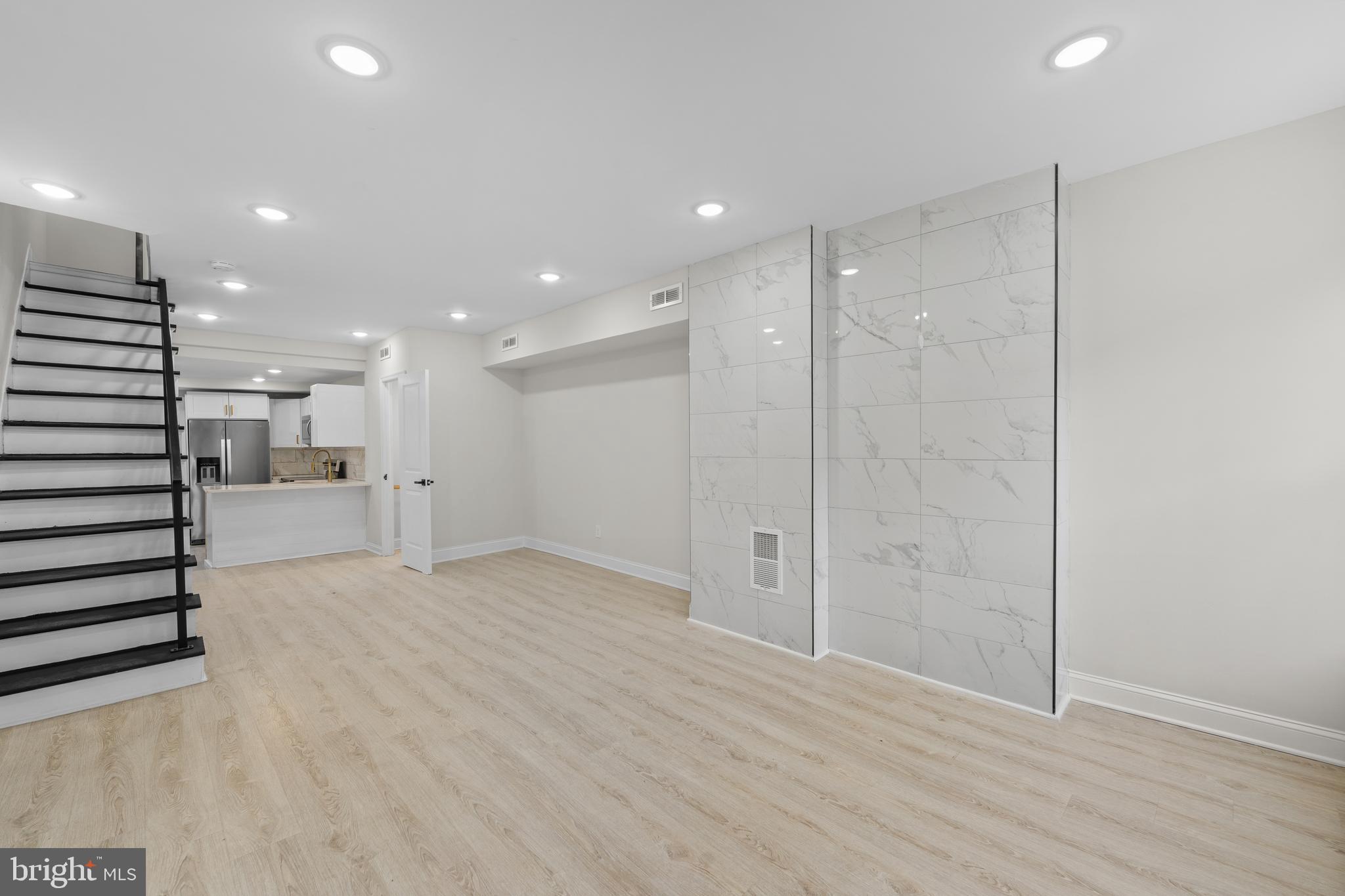 POINT BREEZE - Residential