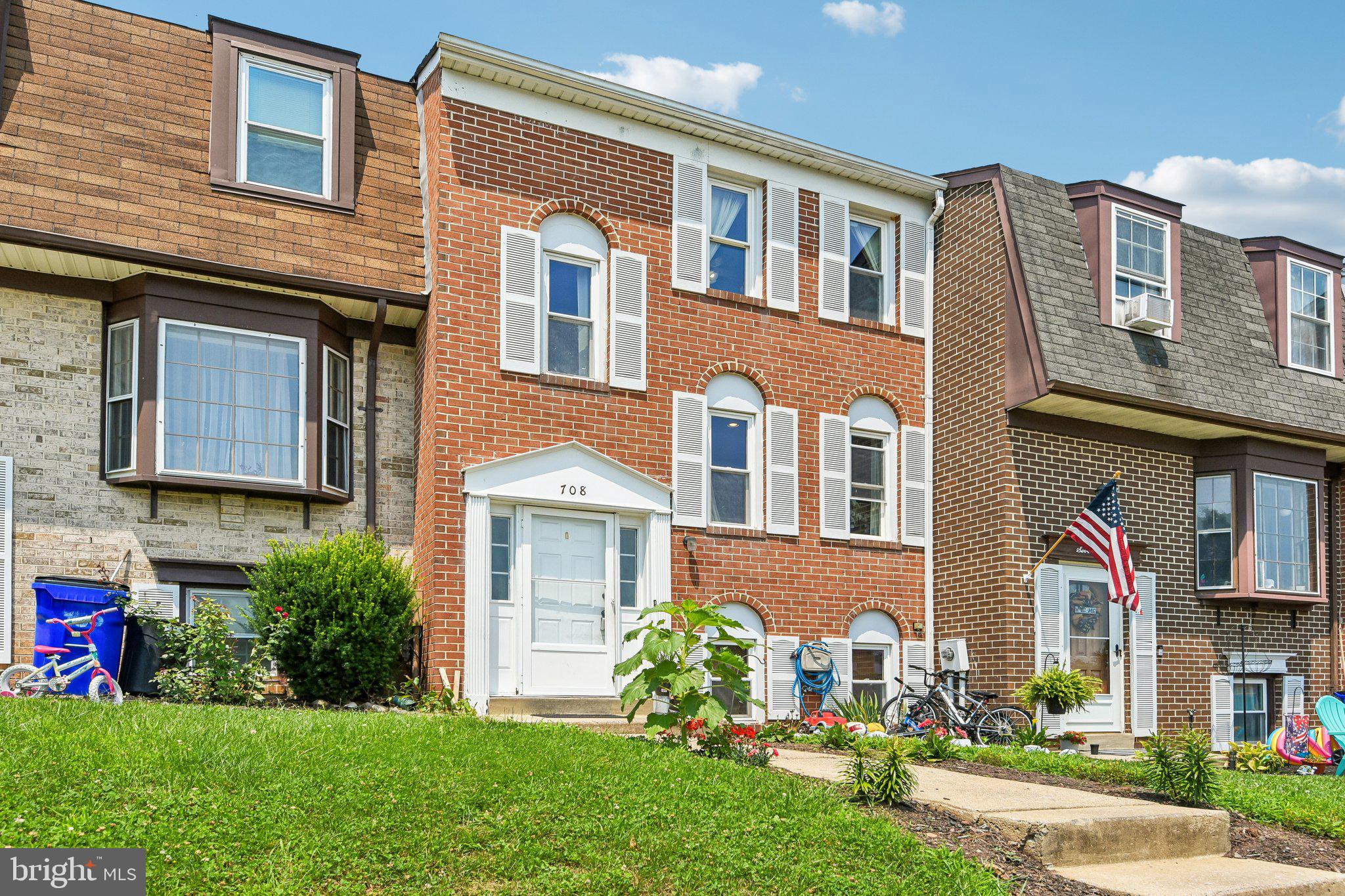 708 ROBINWOOD DRIVE