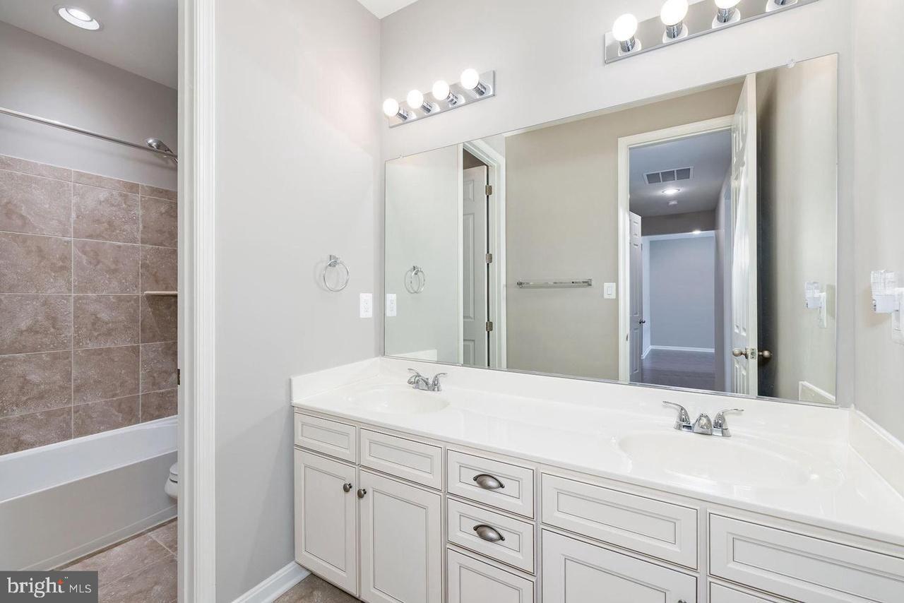 BELMONT ESTATES - Residential Lease