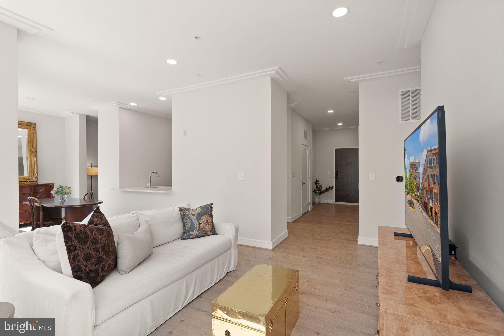 625 SLATERS LANE 401