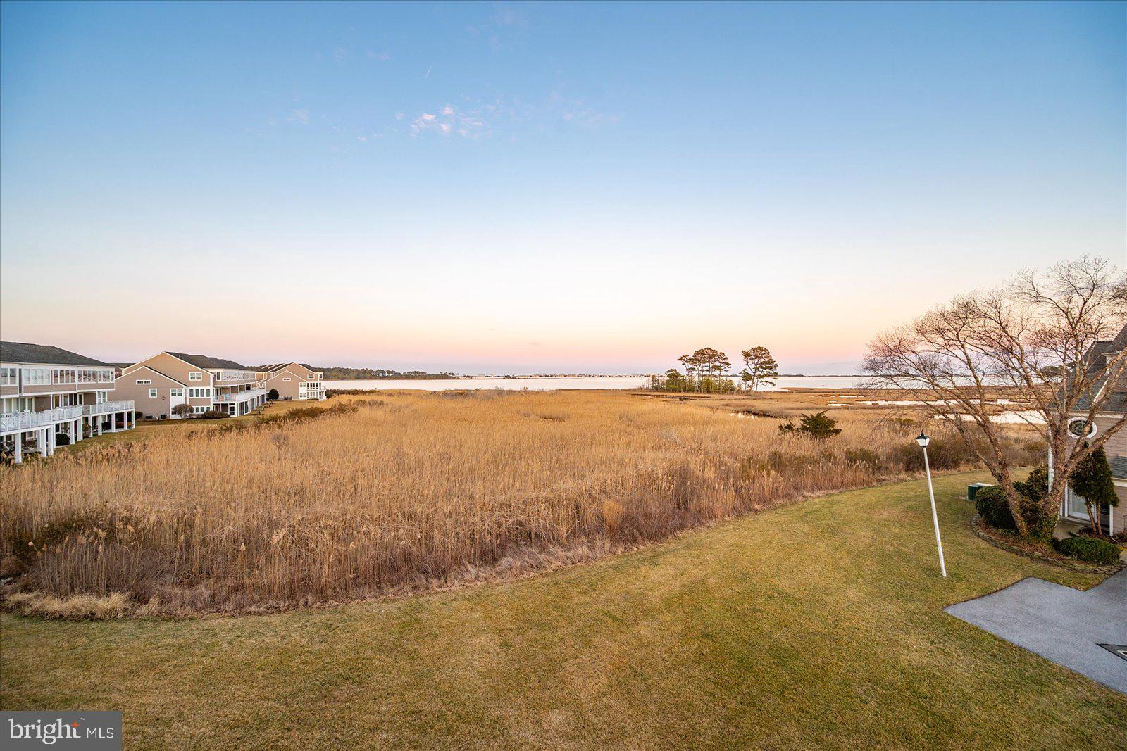 BAYVILLE SHORES - Residential