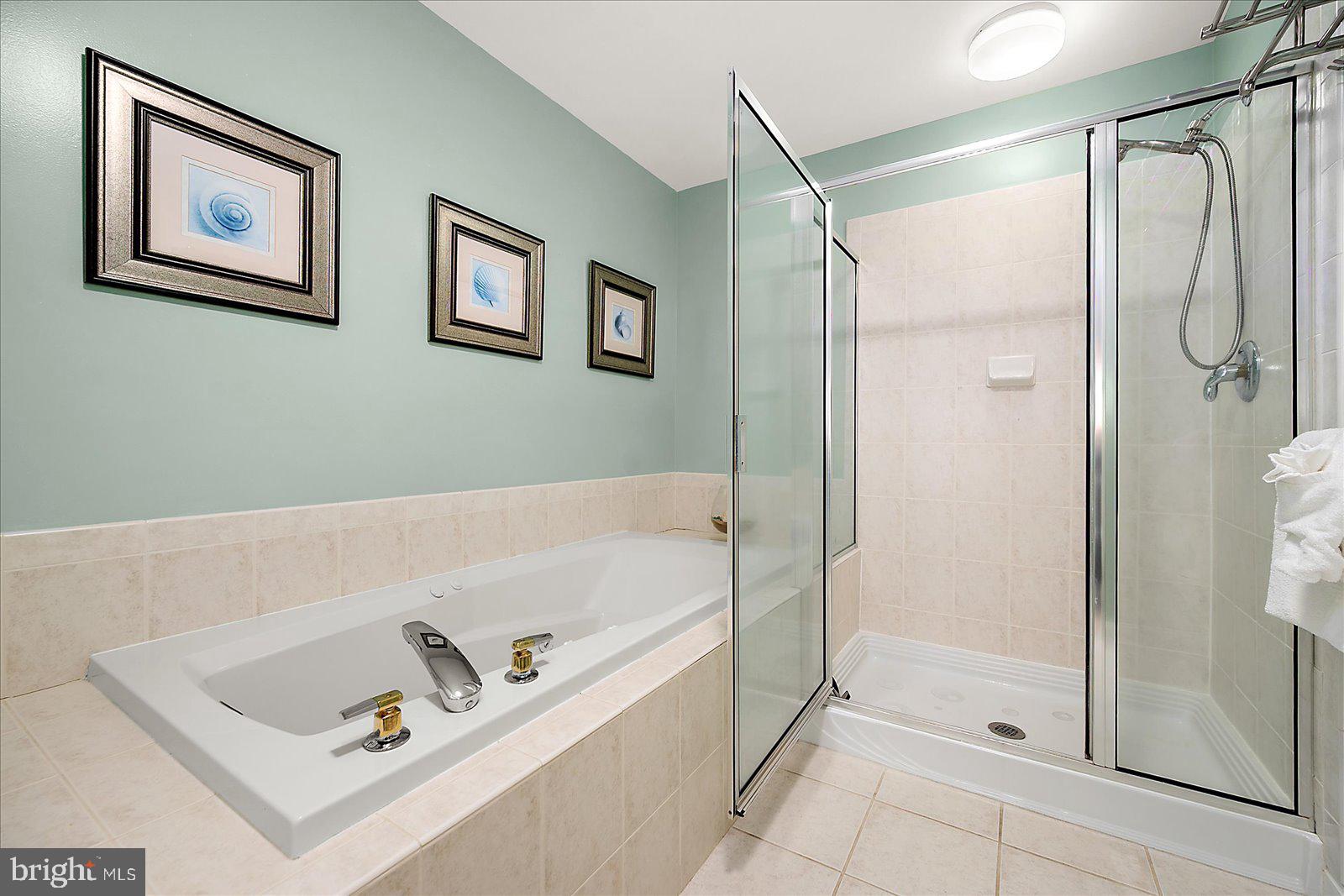 BAYVILLE SHORES - Residential