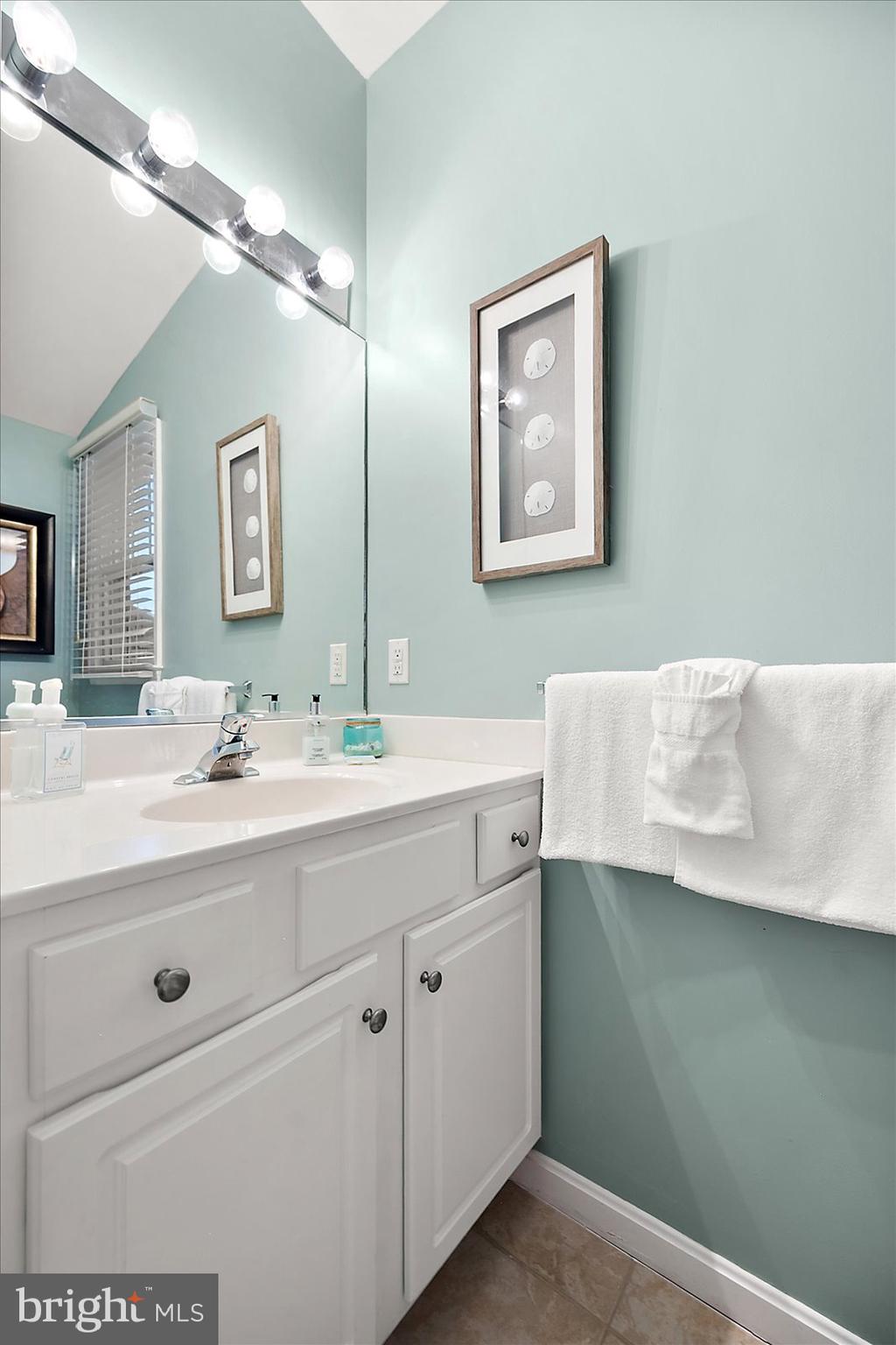 BAYVILLE SHORES - Residential