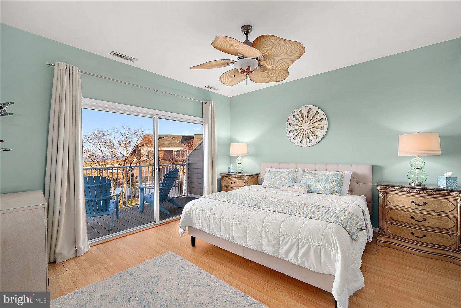 BAYVILLE SHORES - Residential