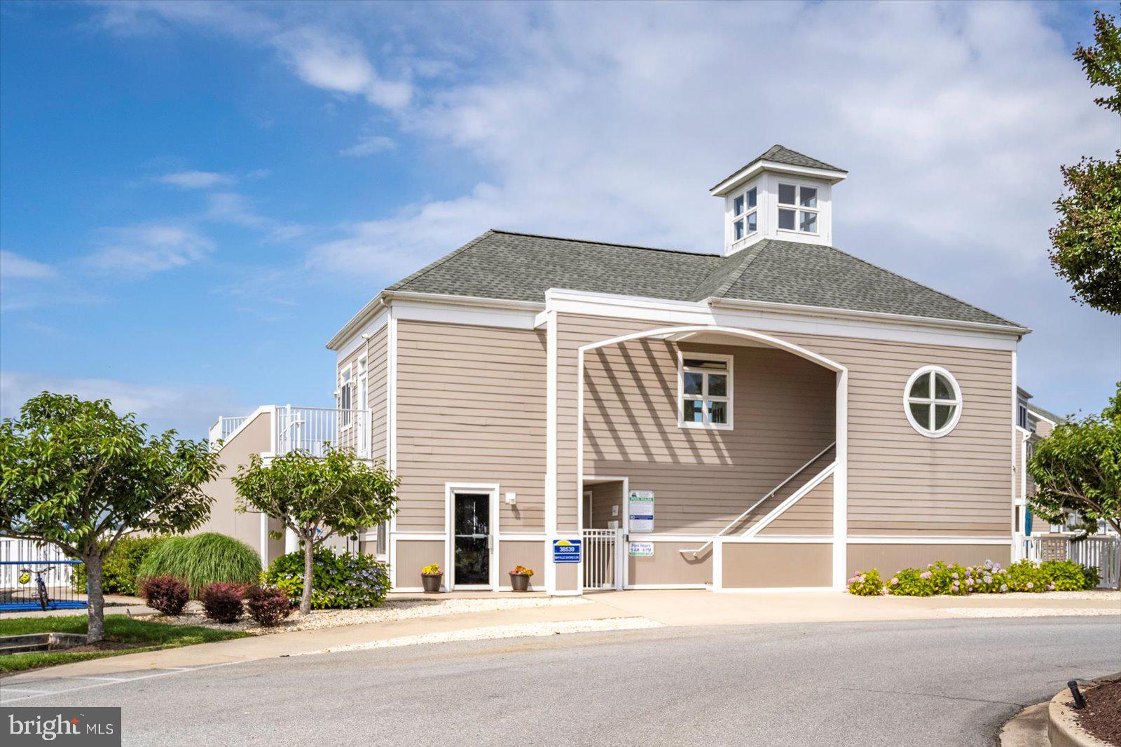 BAYVILLE SHORES - Residential