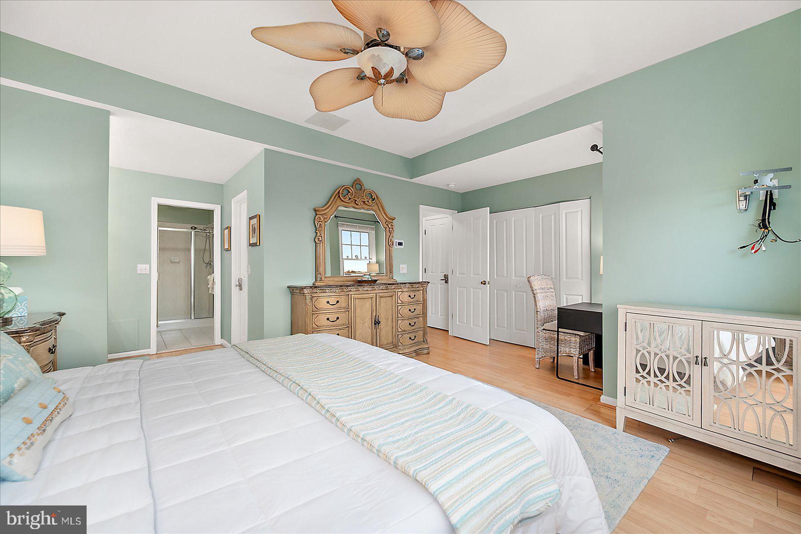 BAYVILLE SHORES - Residential