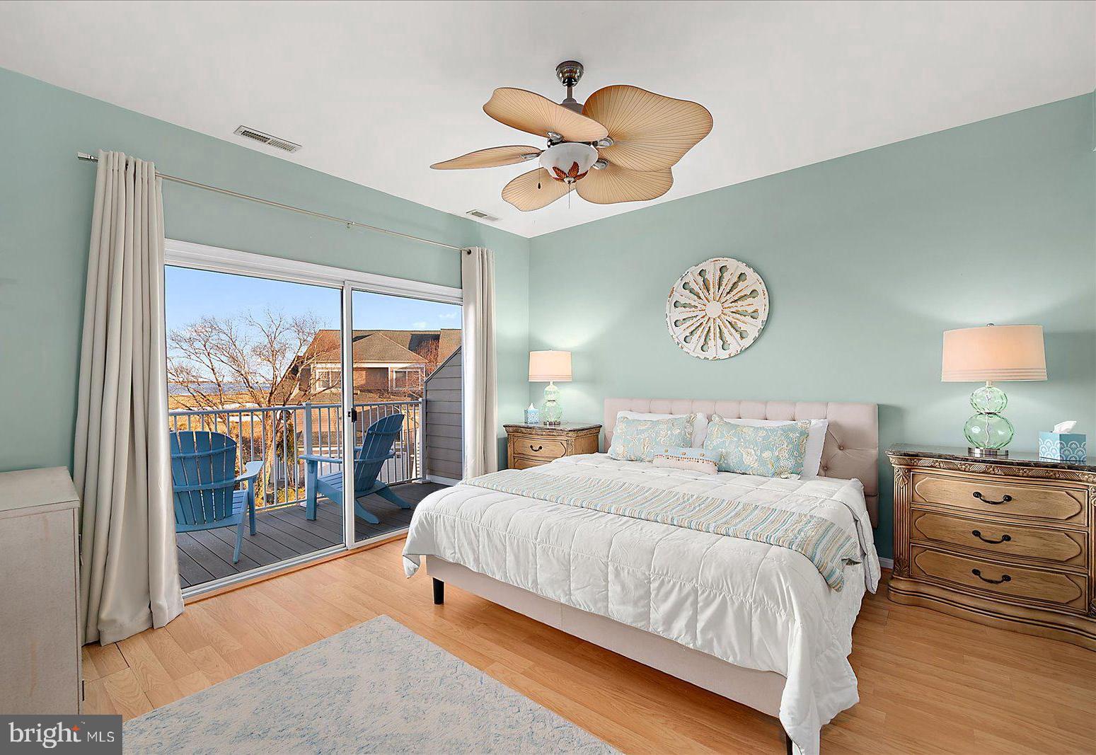 BAYVILLE SHORES - Residential