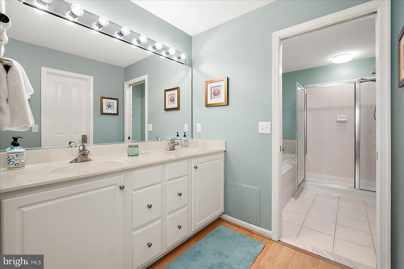 BAYVILLE SHORES - Residential