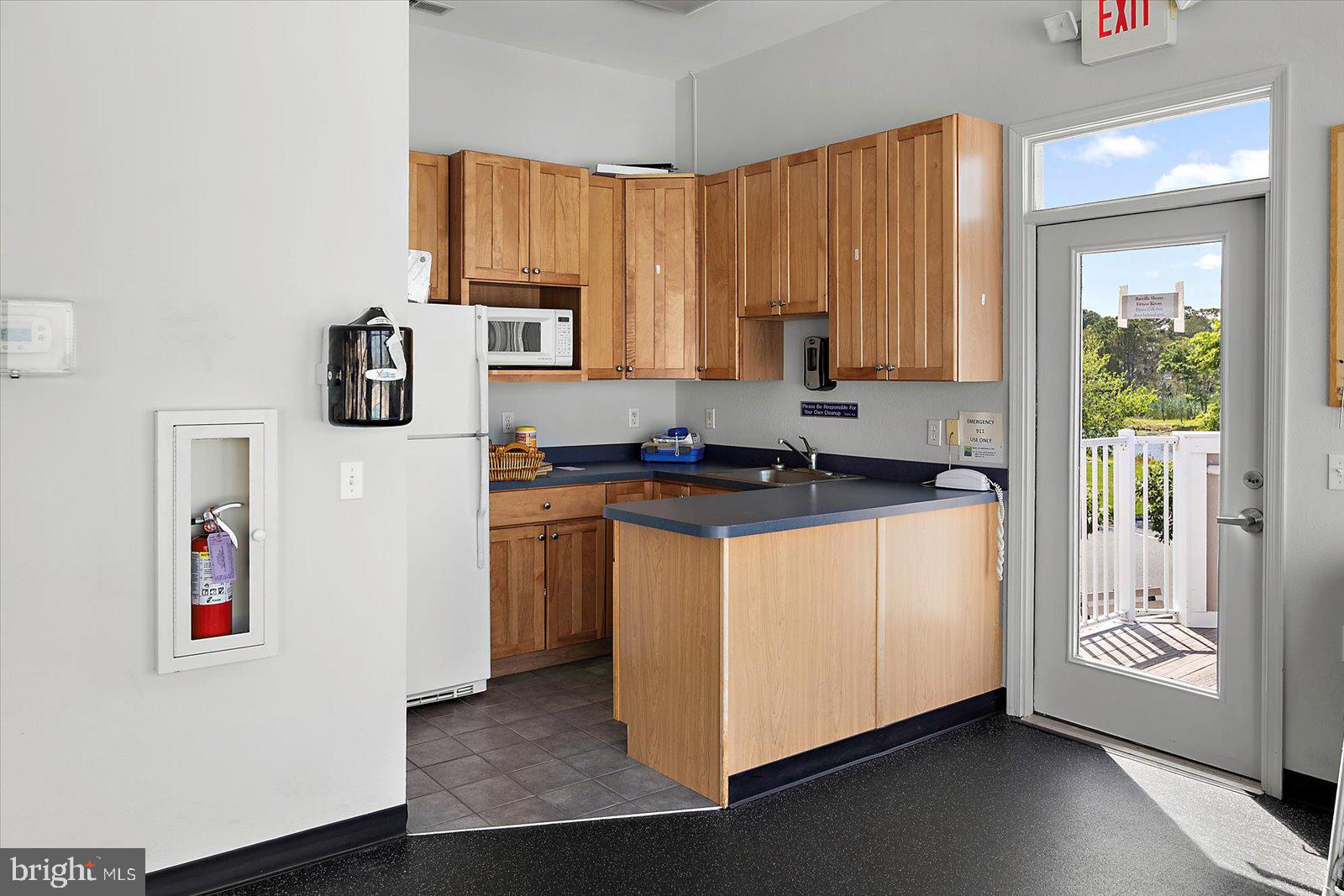 BAYVILLE SHORES - Residential