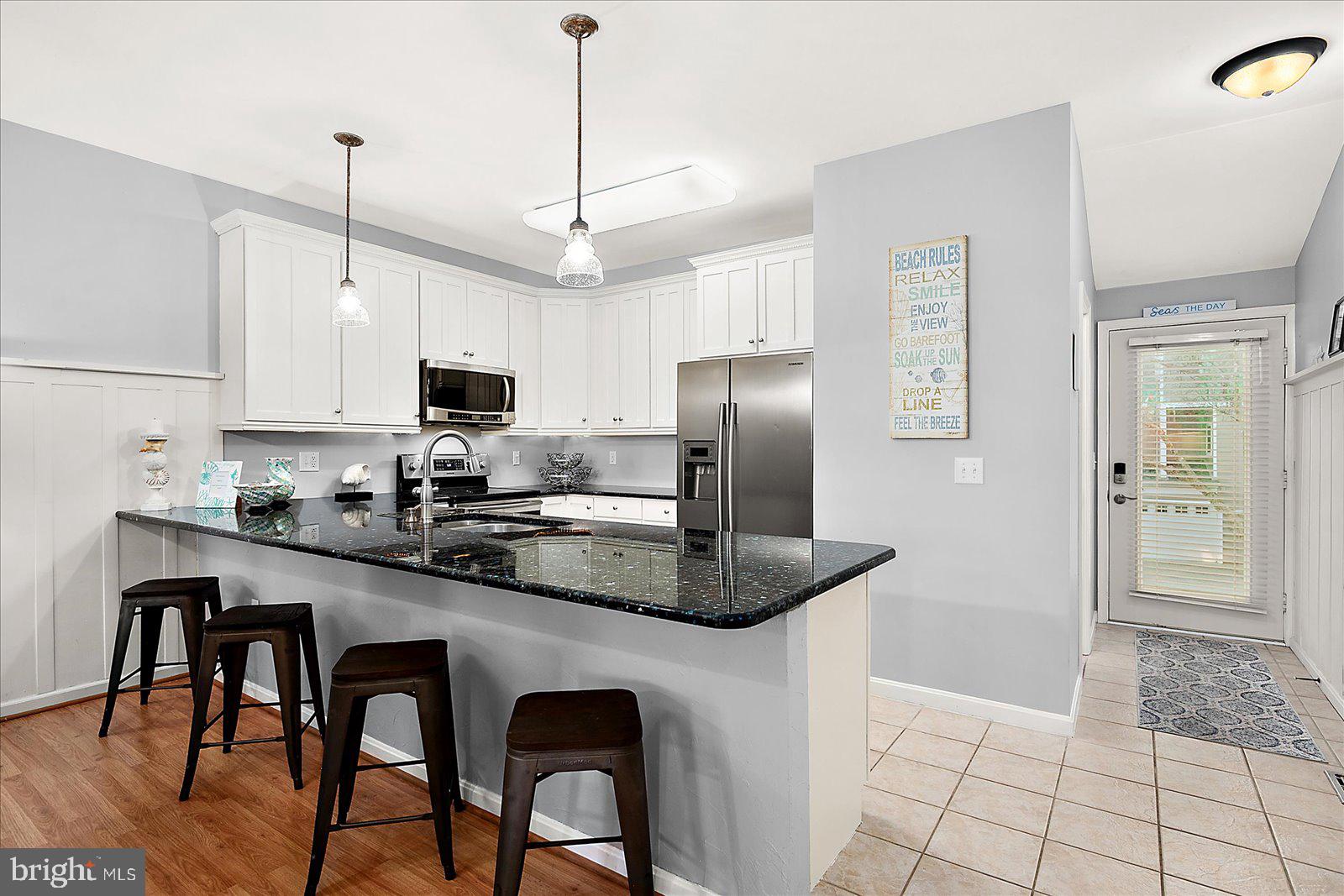 BAYVILLE SHORES - Residential