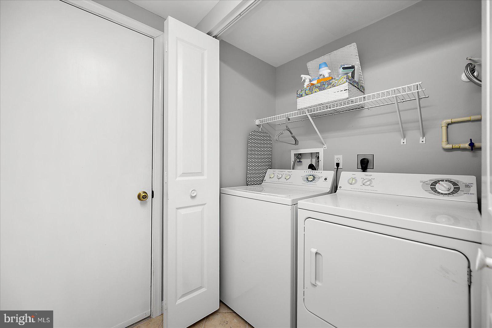 BAYVILLE SHORES - Residential