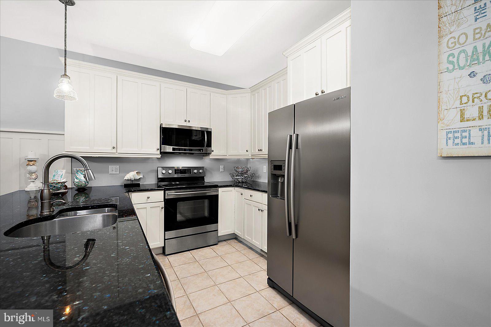 BAYVILLE SHORES - Residential