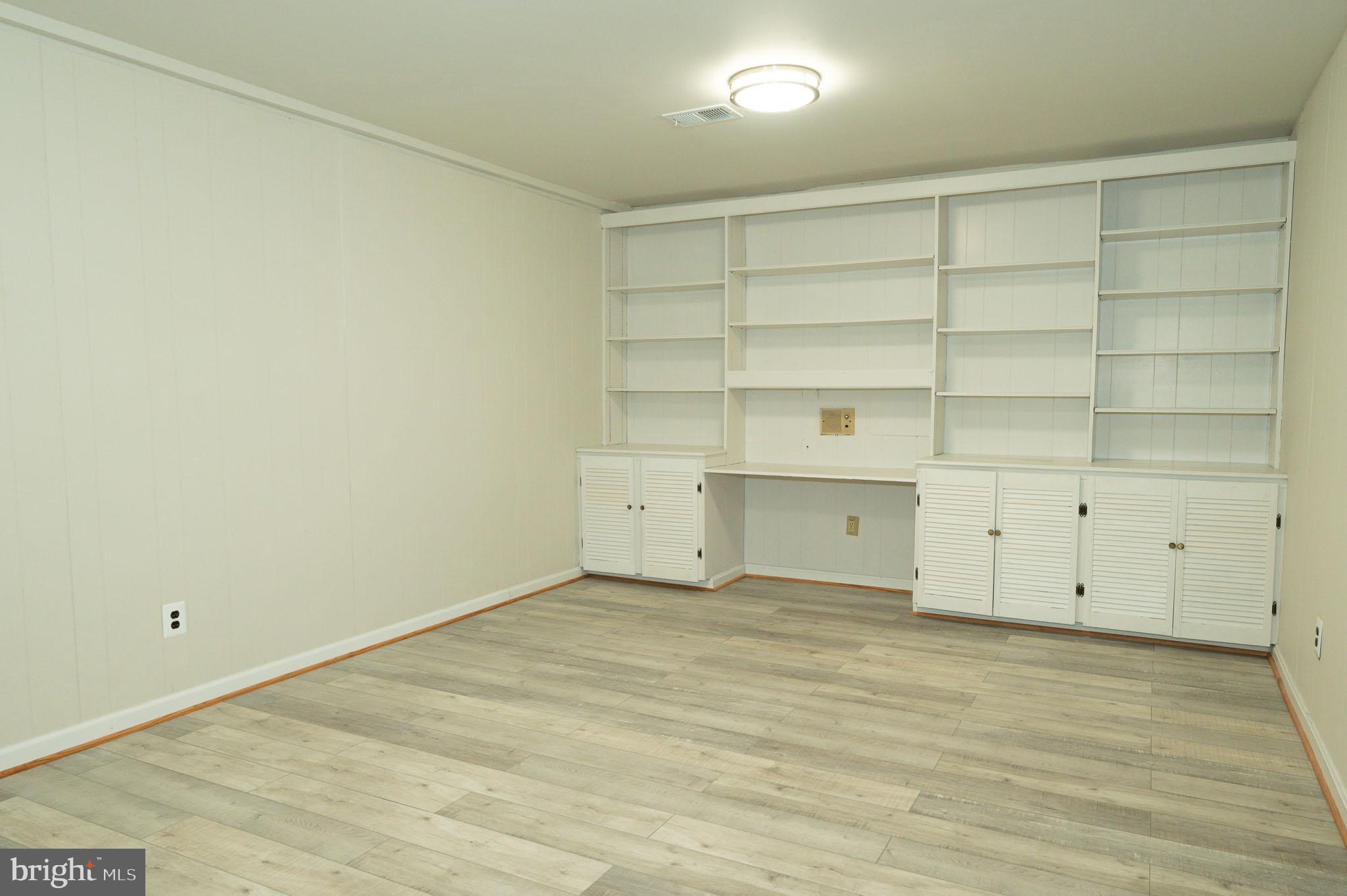 COUNTRY CLUB VIEW - Residential Lease