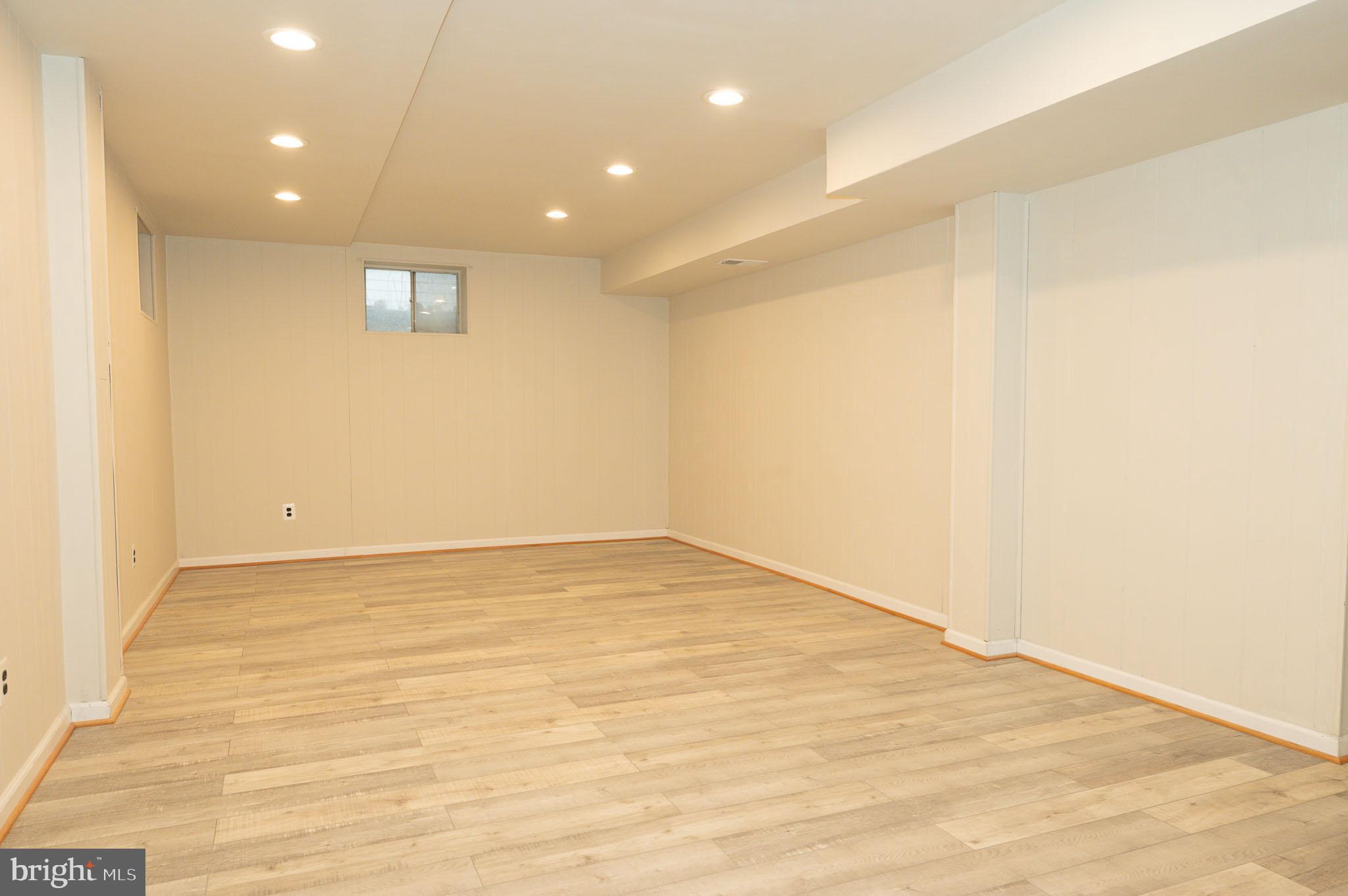 COUNTRY CLUB VIEW - Residential Lease