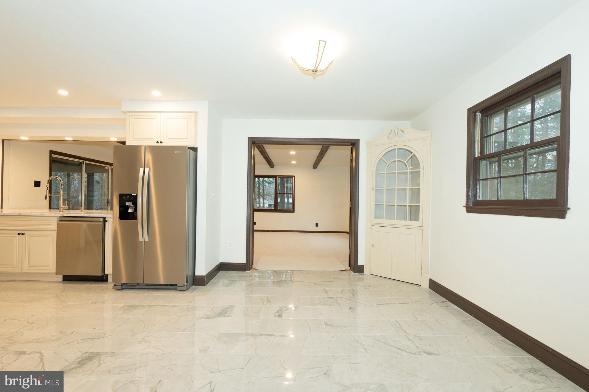 COUNTRY CLUB VIEW - Residential Lease