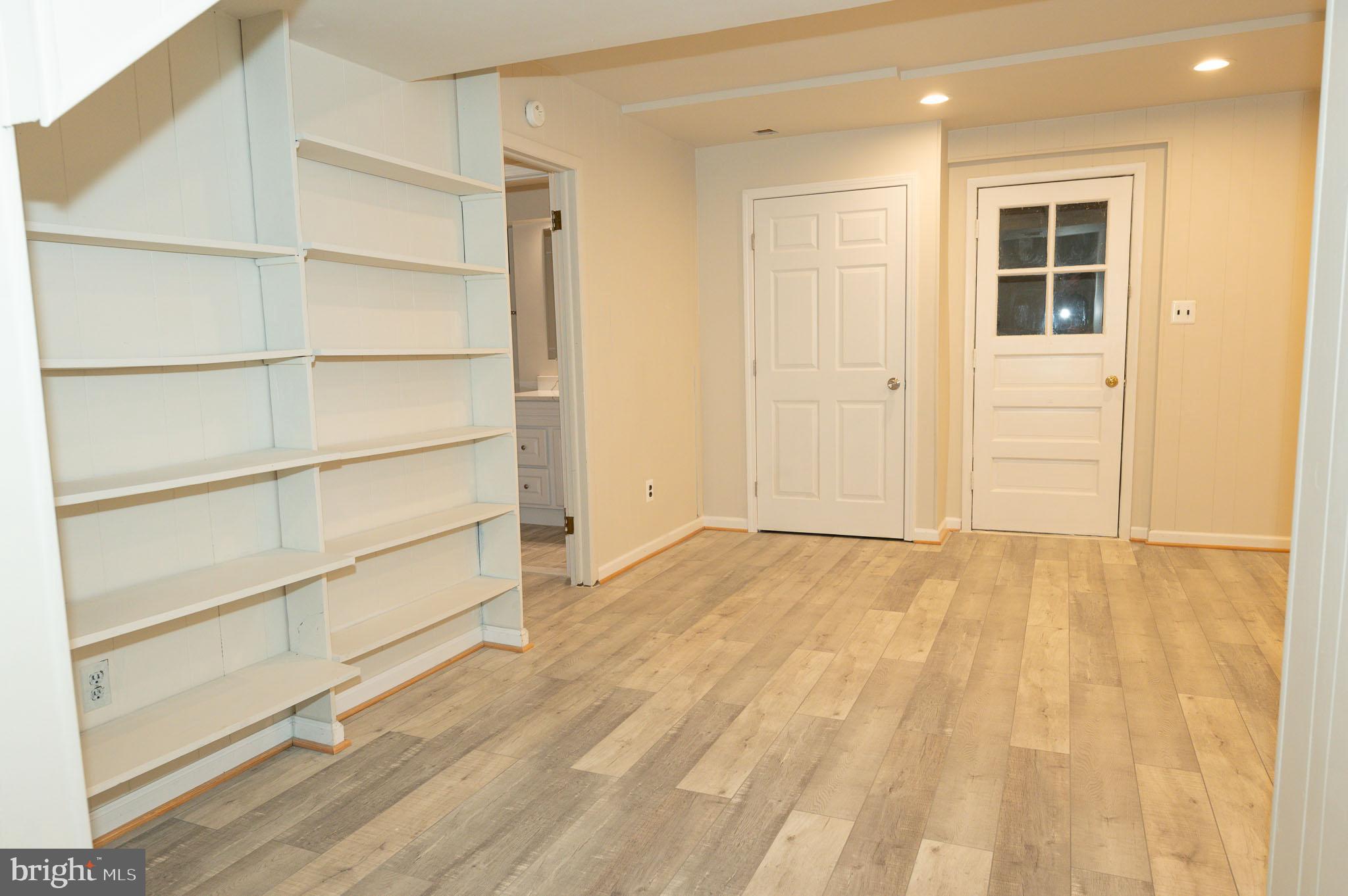 COUNTRY CLUB VIEW - Residential Lease