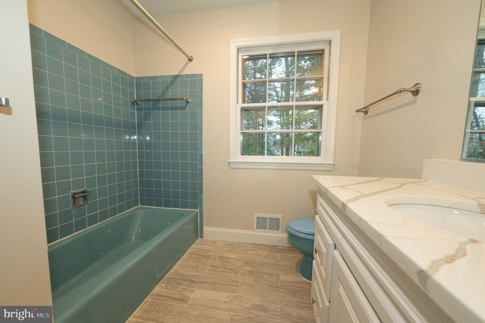 COUNTRY CLUB VIEW - Residential Lease