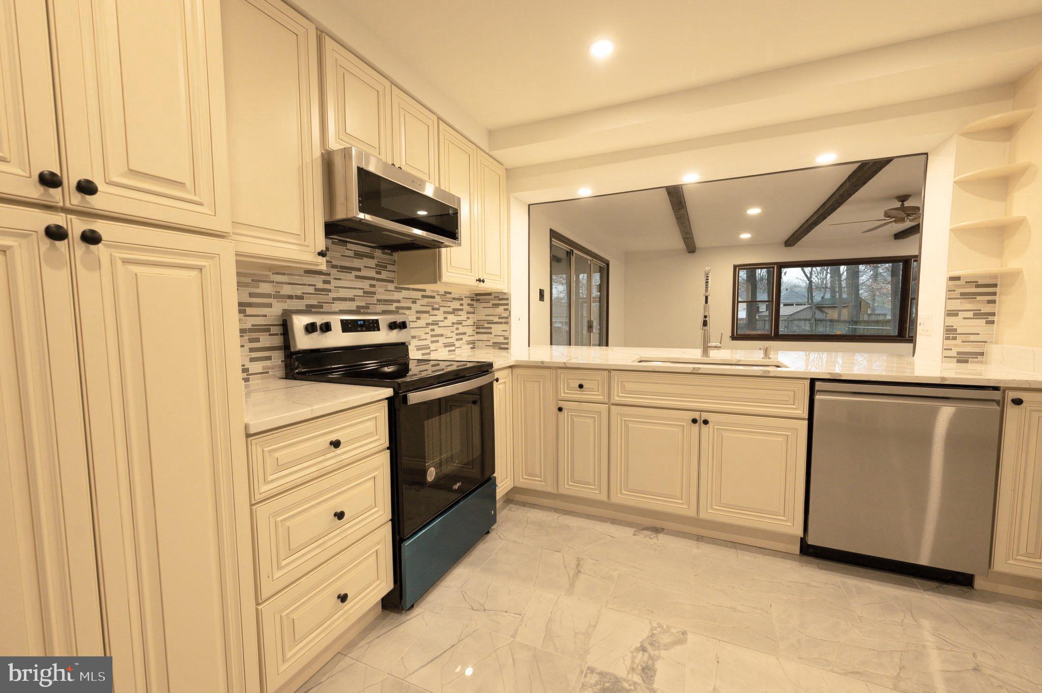 COUNTRY CLUB VIEW - Residential Lease