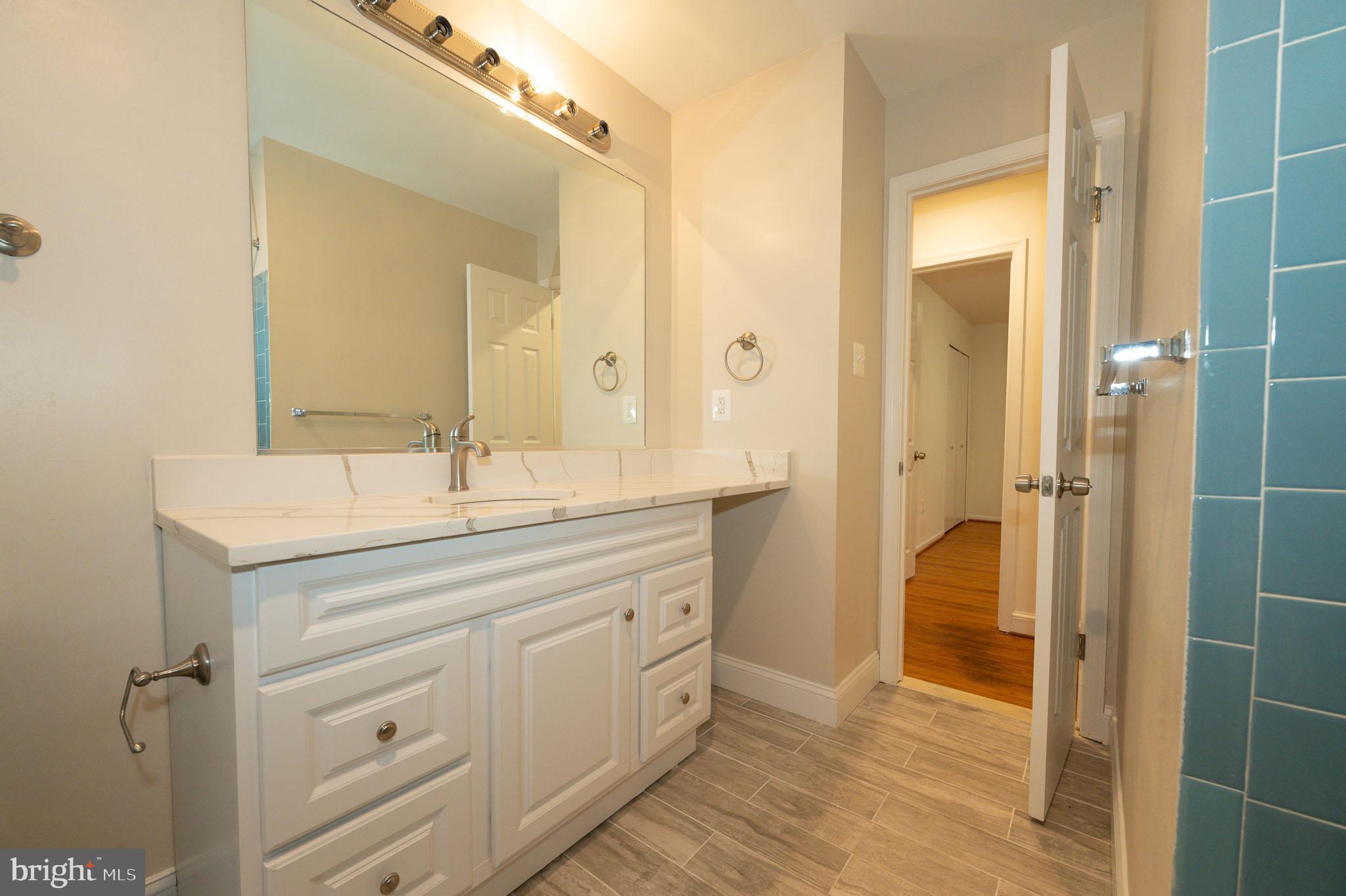 COUNTRY CLUB VIEW - Residential Lease