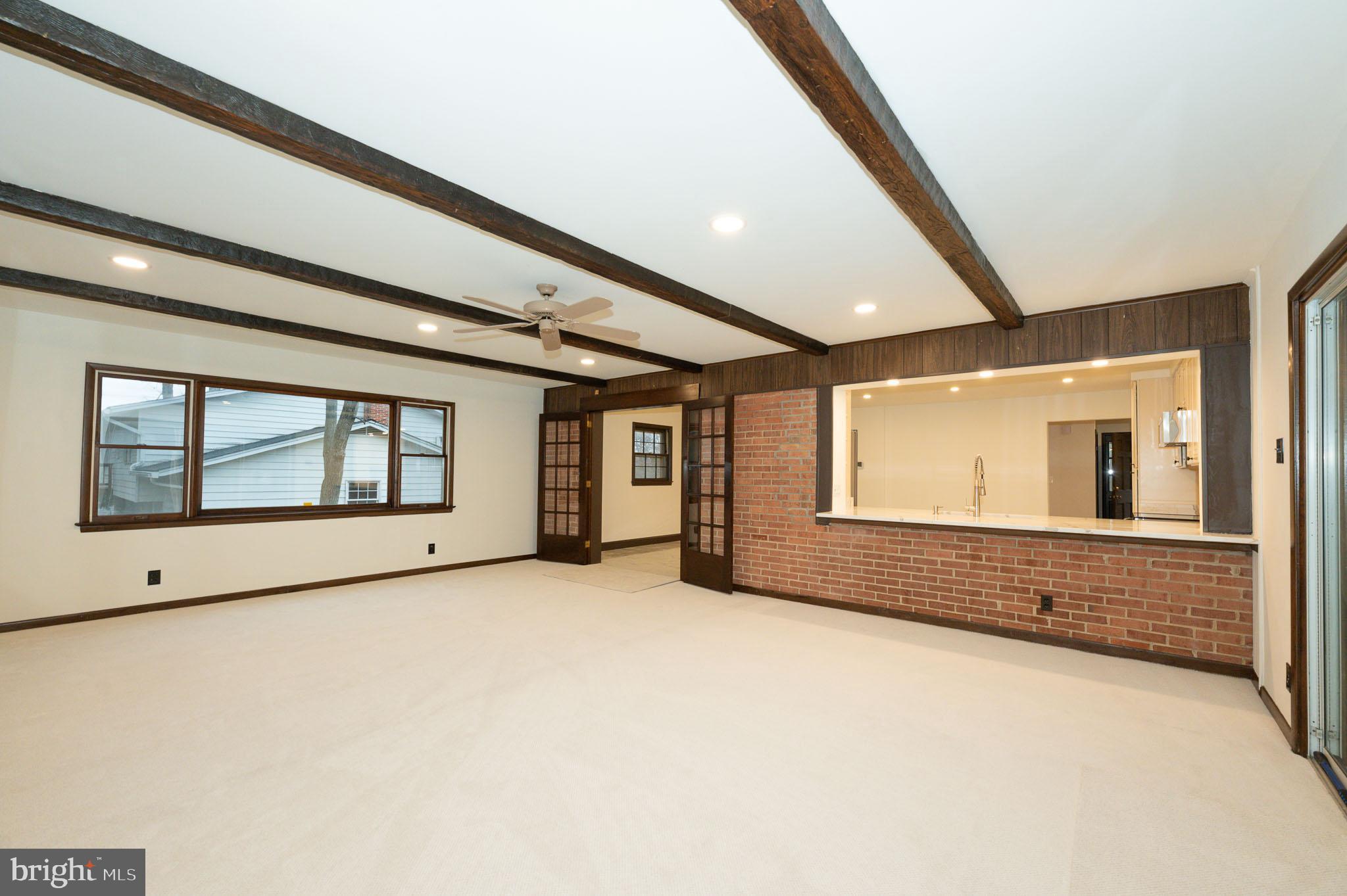 COUNTRY CLUB VIEW - Residential Lease