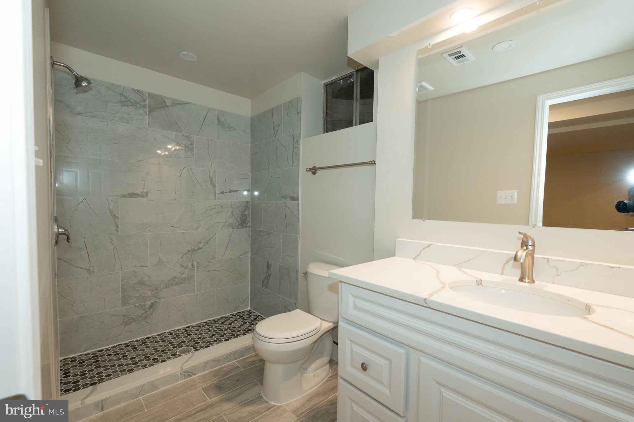 COUNTRY CLUB VIEW - Residential Lease