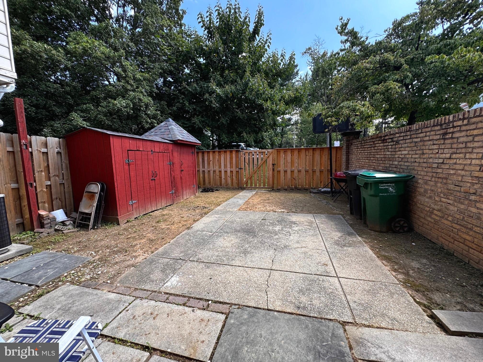 11 FENCELINE DRIVE