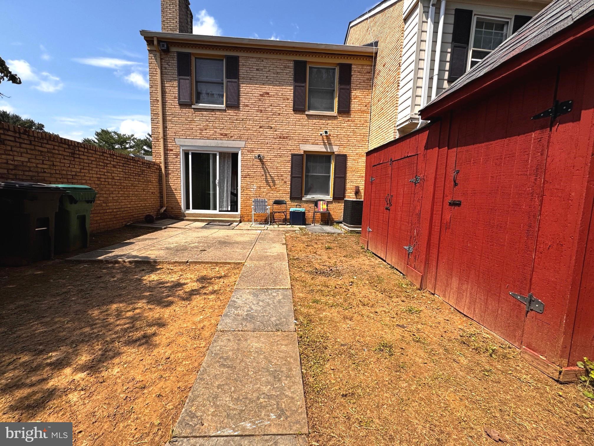 11 FENCELINE DRIVE