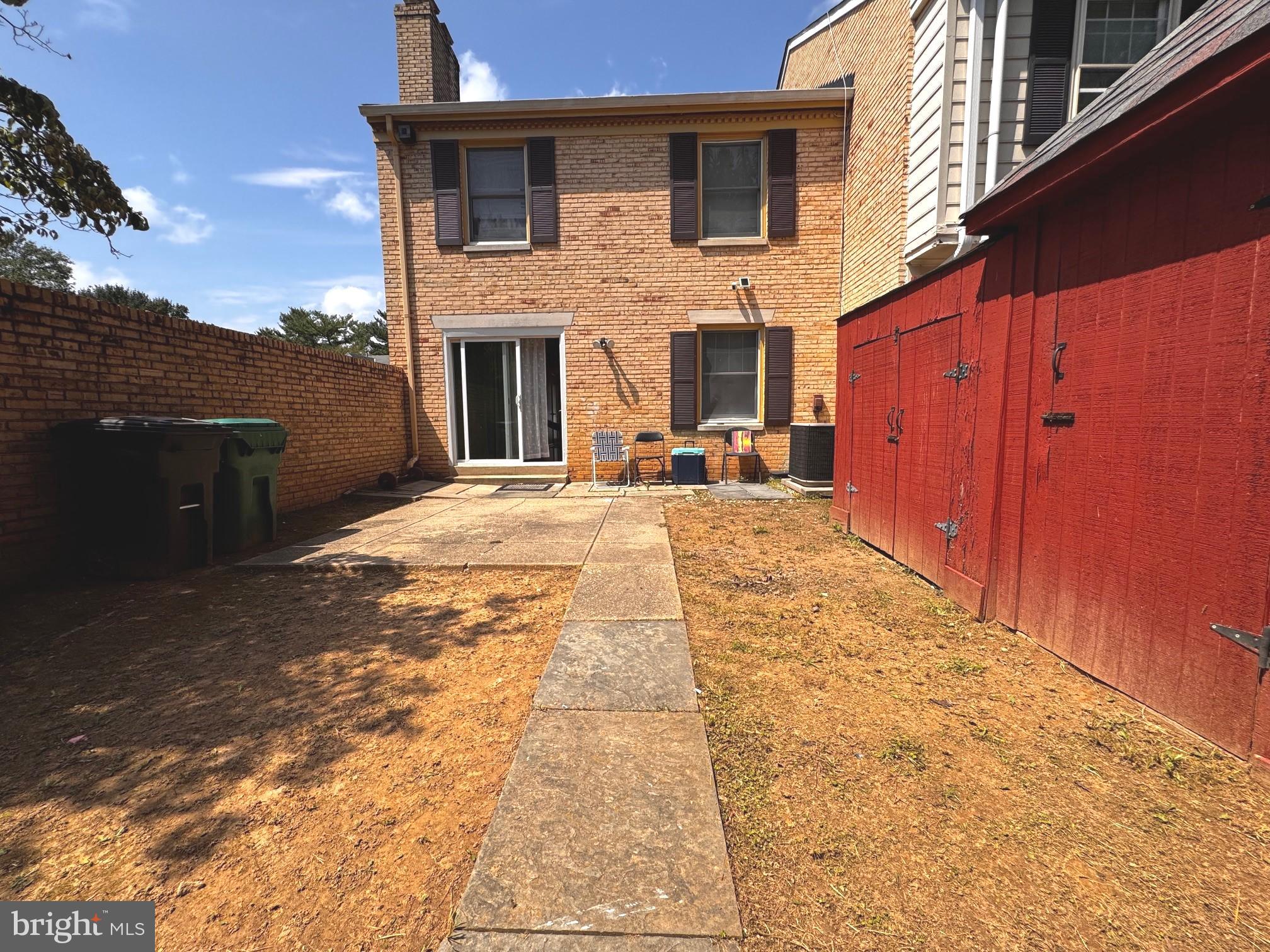 11 FENCELINE DRIVE