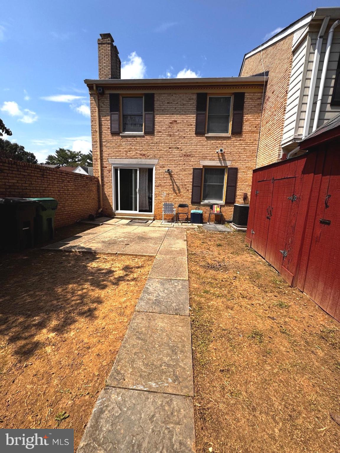 11 FENCELINE DRIVE