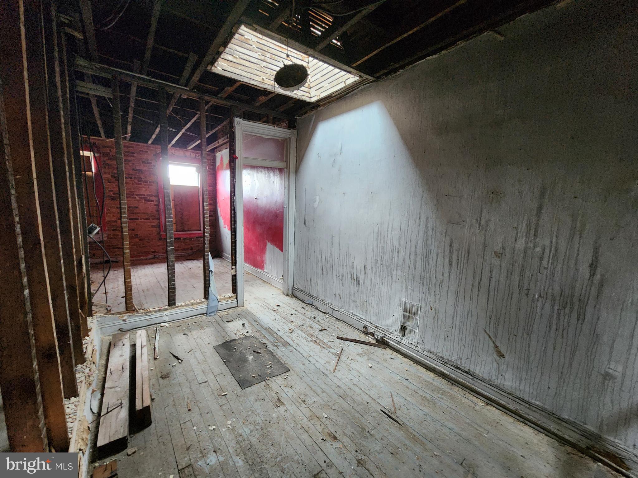 BROADWAY EAST - Residential