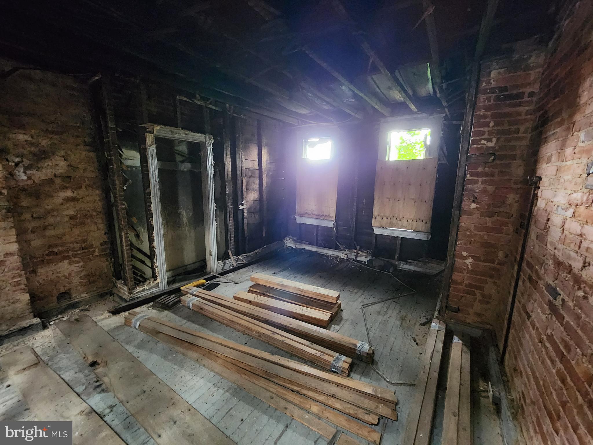 BROADWAY EAST - Residential
