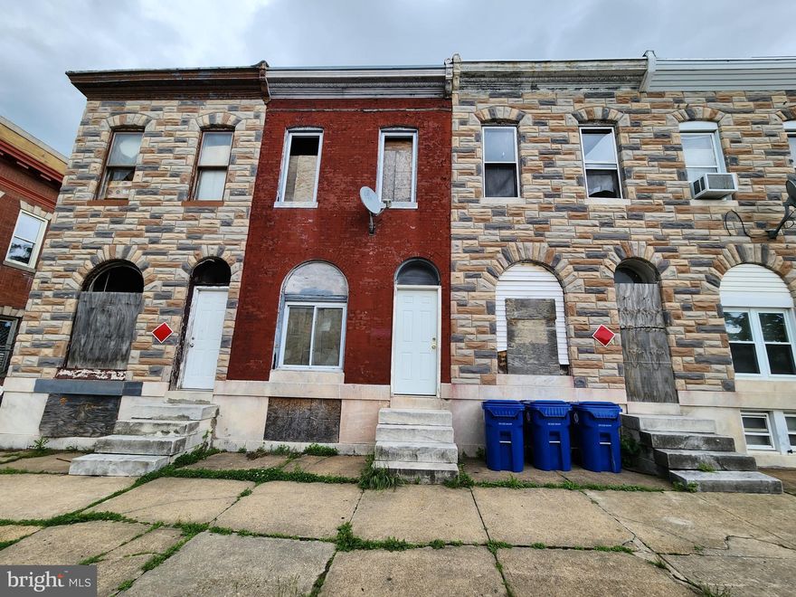 ONLINE AUCTION: Bidding begins 6/23/2025 @ 10:00 AM. Bidding ends 6/25/2025 @ 12:30 PM. List Price is Suggested Opening Bid. Deposit: $5,000. 2 Story Townhouse located in the Broadway East area. JUST MINUTES to Clifton Park Golf Course. Easy access to major traffic artery E North Ave.