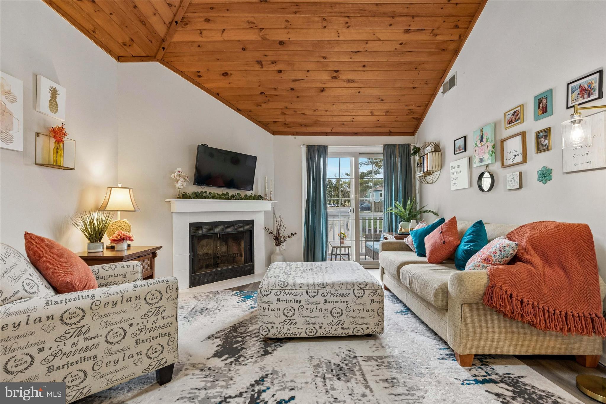 SAW MILL VALLEY - Residential