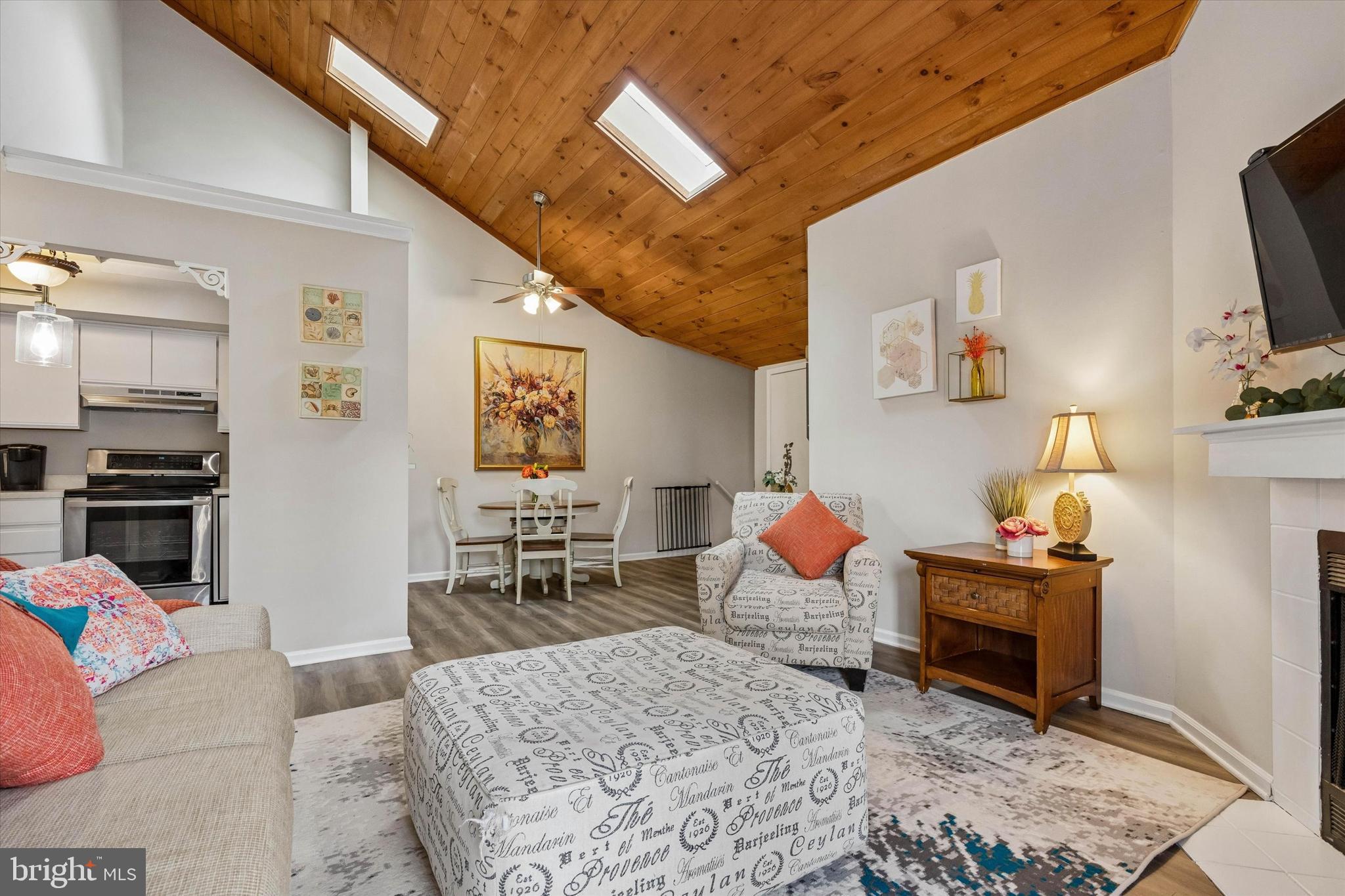 SAW MILL VALLEY - Residential