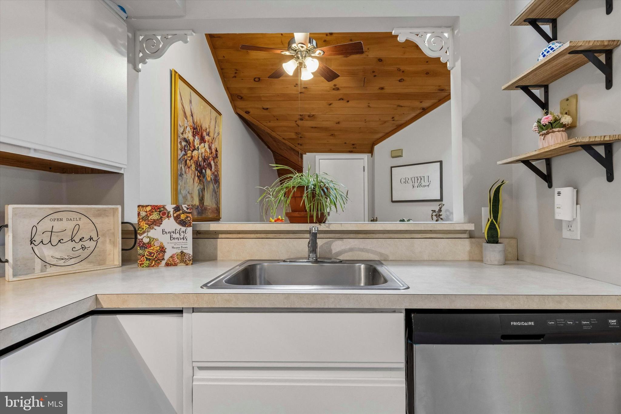 SAW MILL VALLEY - Residential