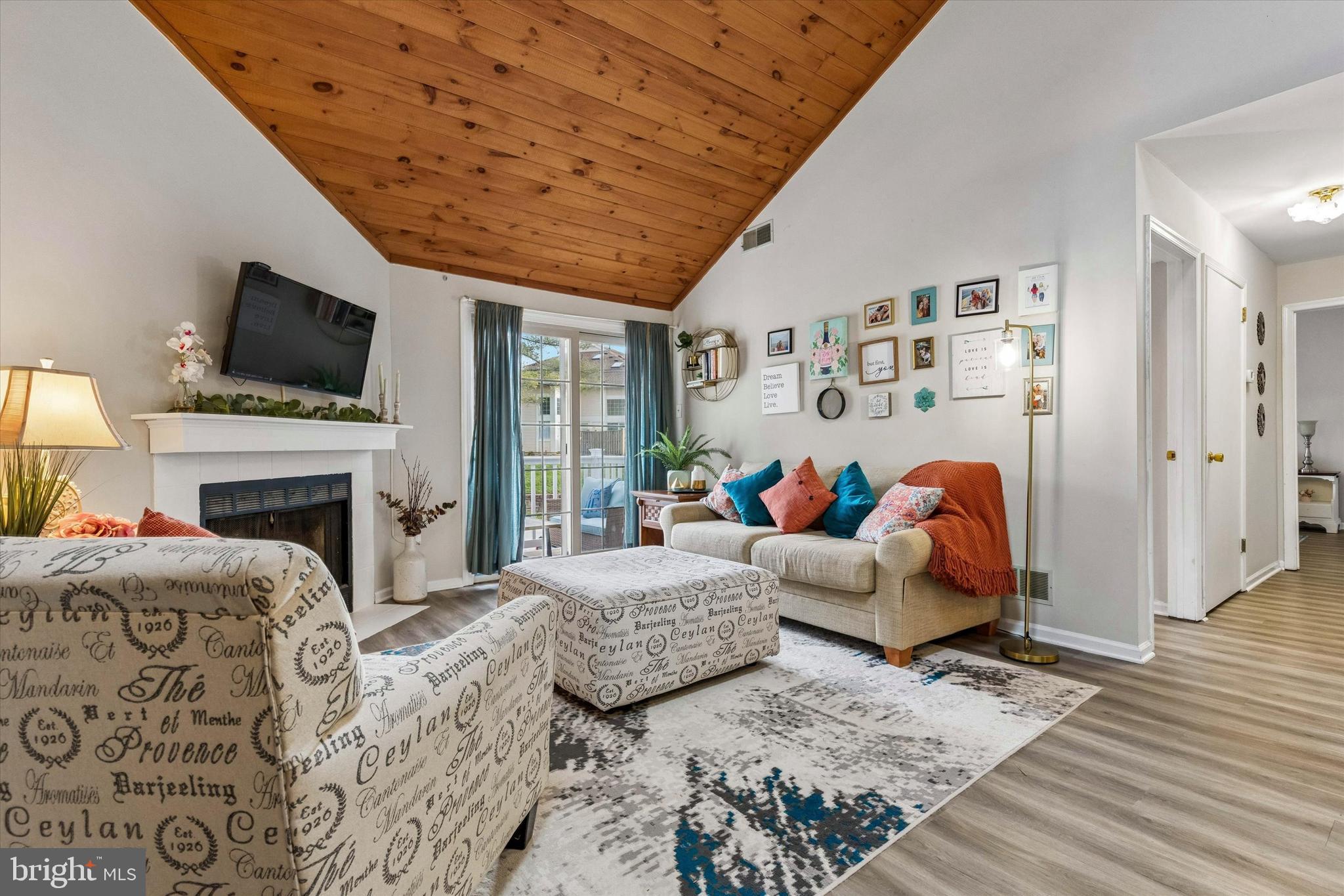 SAW MILL VALLEY - Residential