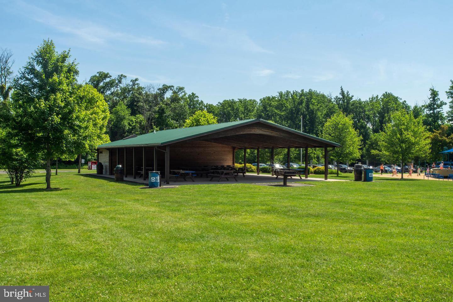 SAW MILL VALLEY - Residential