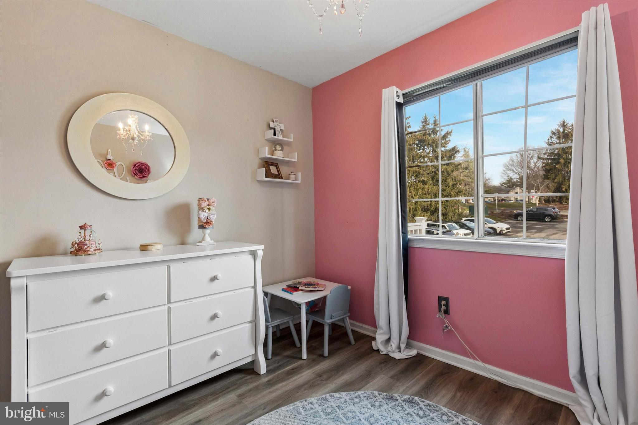 SAW MILL VALLEY - Residential