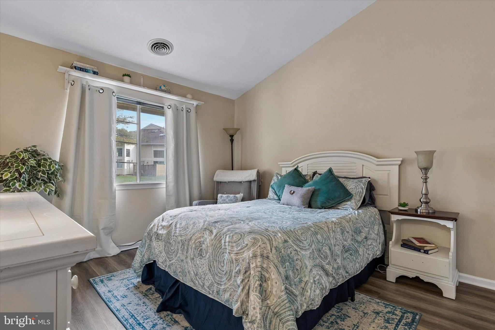 SAW MILL VALLEY - Residential