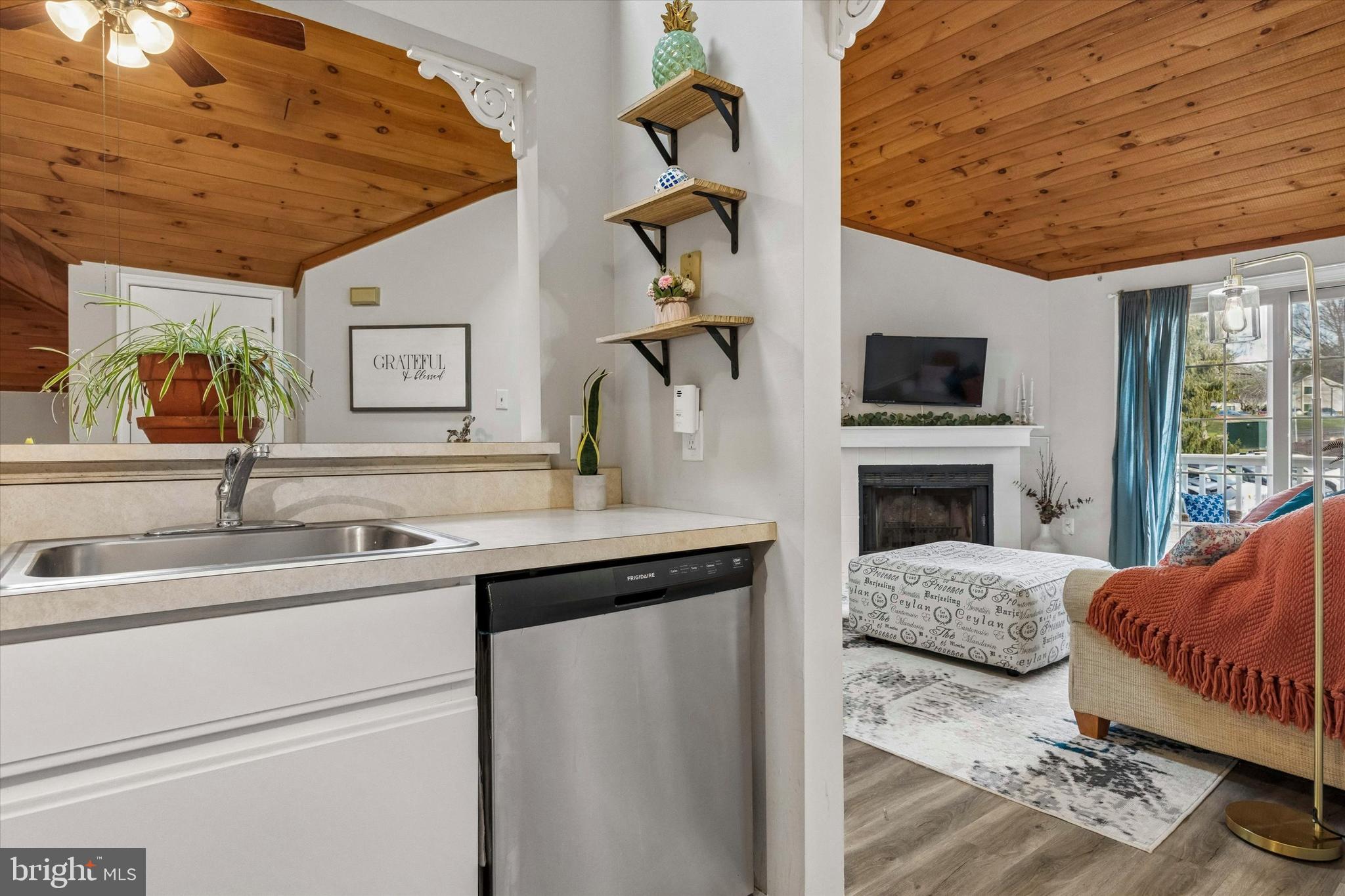 SAW MILL VALLEY - Residential