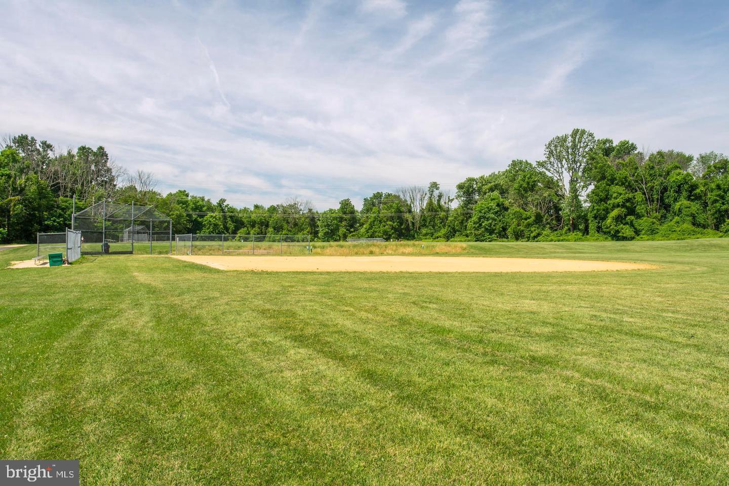 SAW MILL VALLEY - Residential