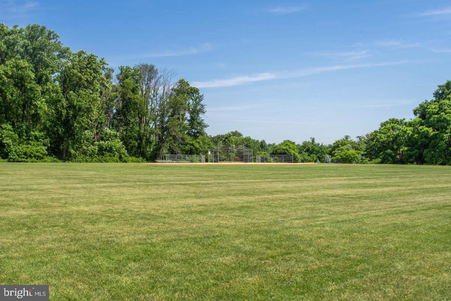 SAW MILL VALLEY - Residential